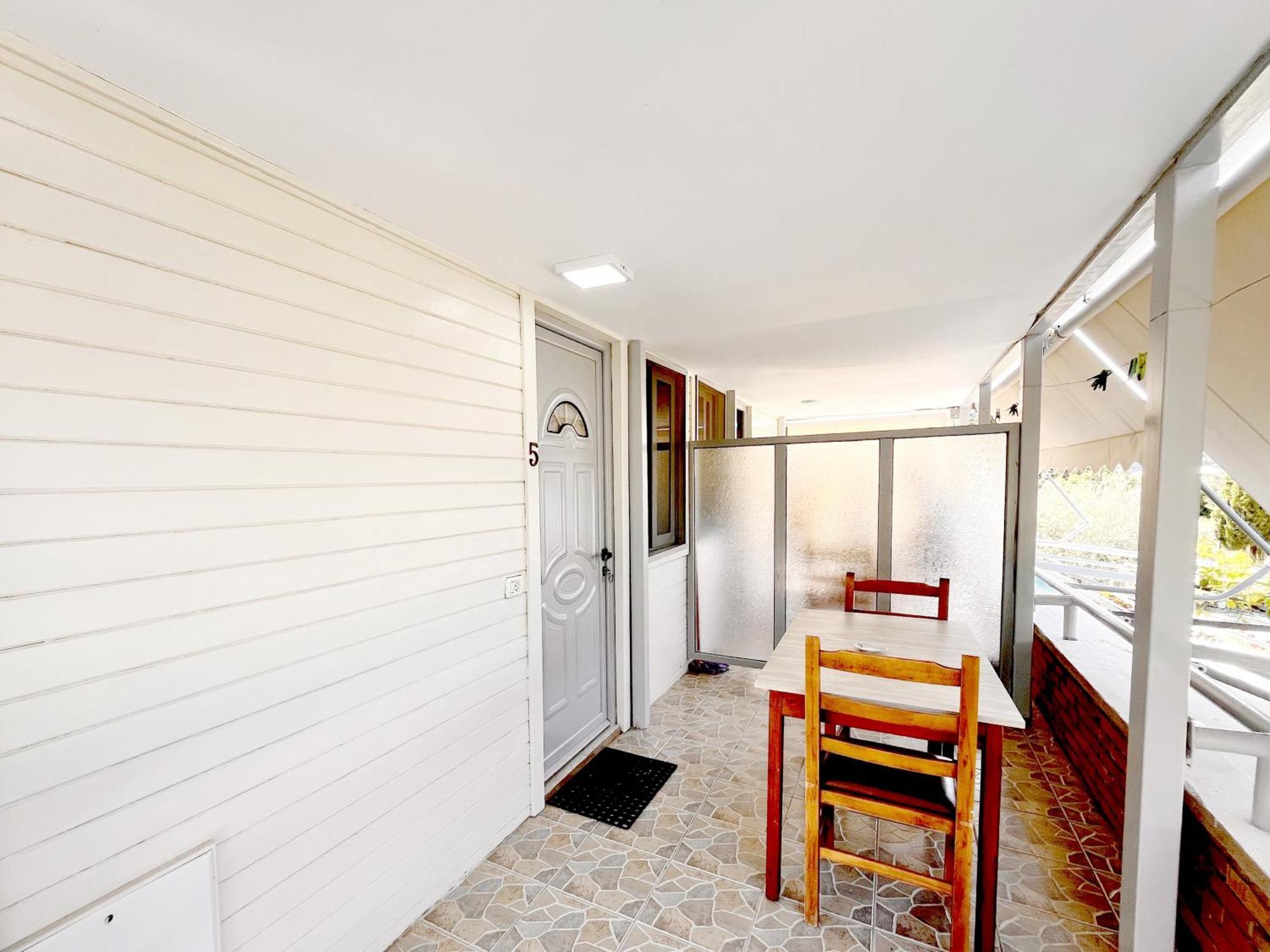 Garden Rooms Himare Exterior photo