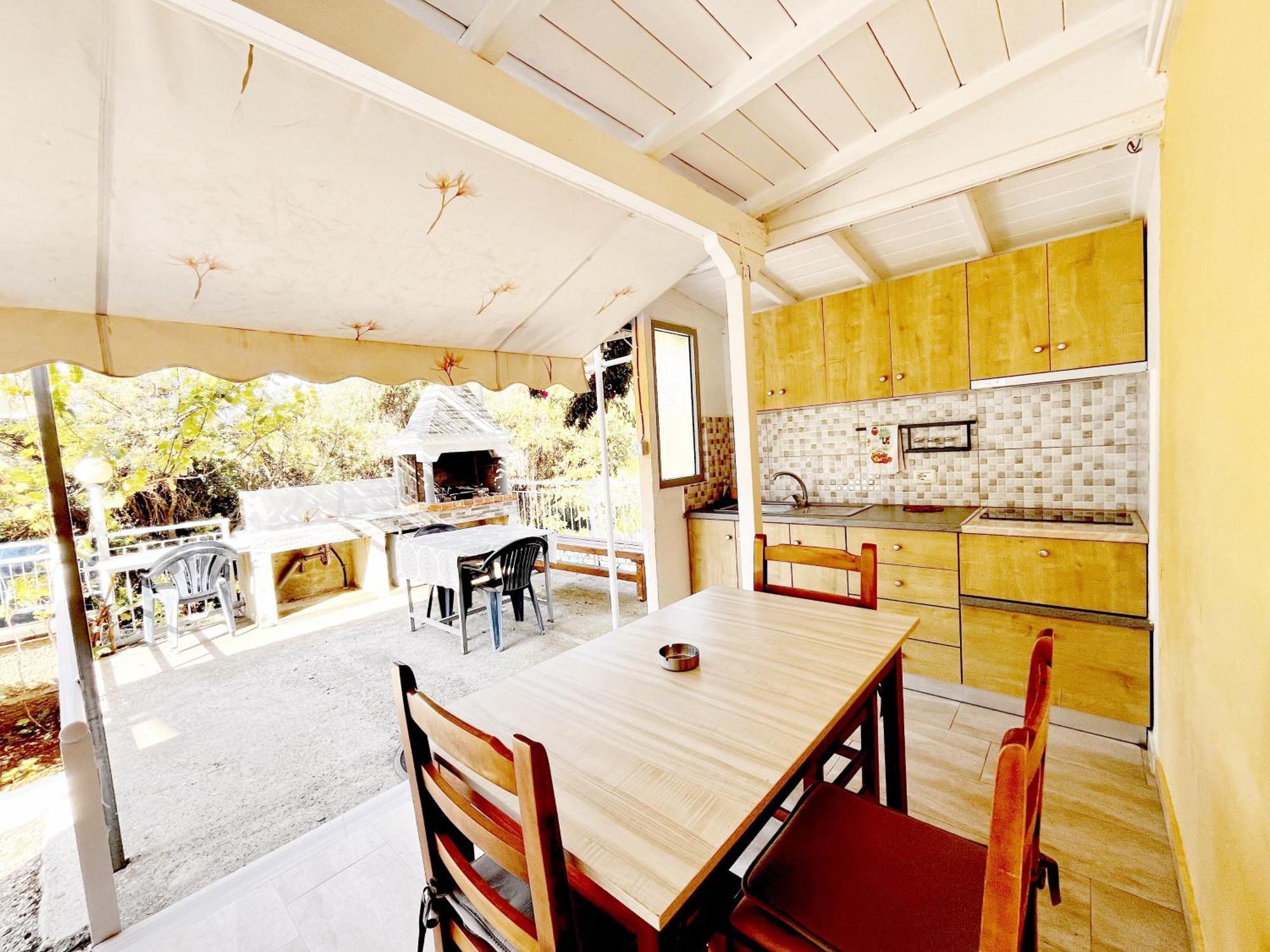 Garden Rooms Himare Exterior photo
