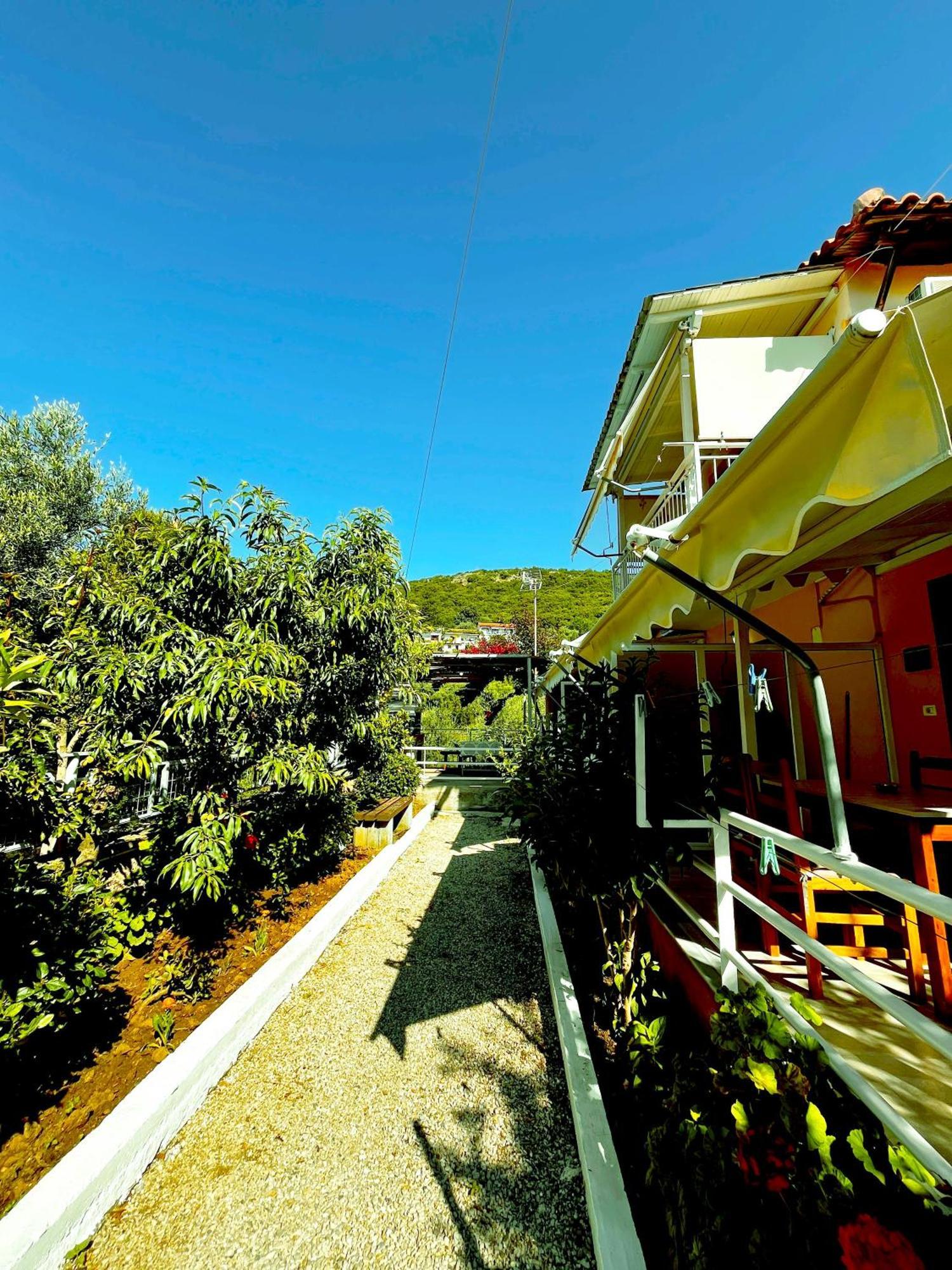 Garden Rooms Himare Exterior photo