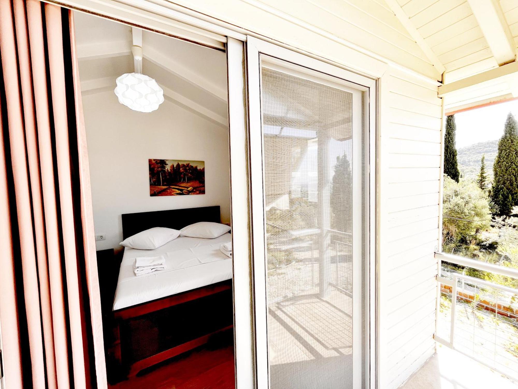 Garden Rooms Himare Exterior photo