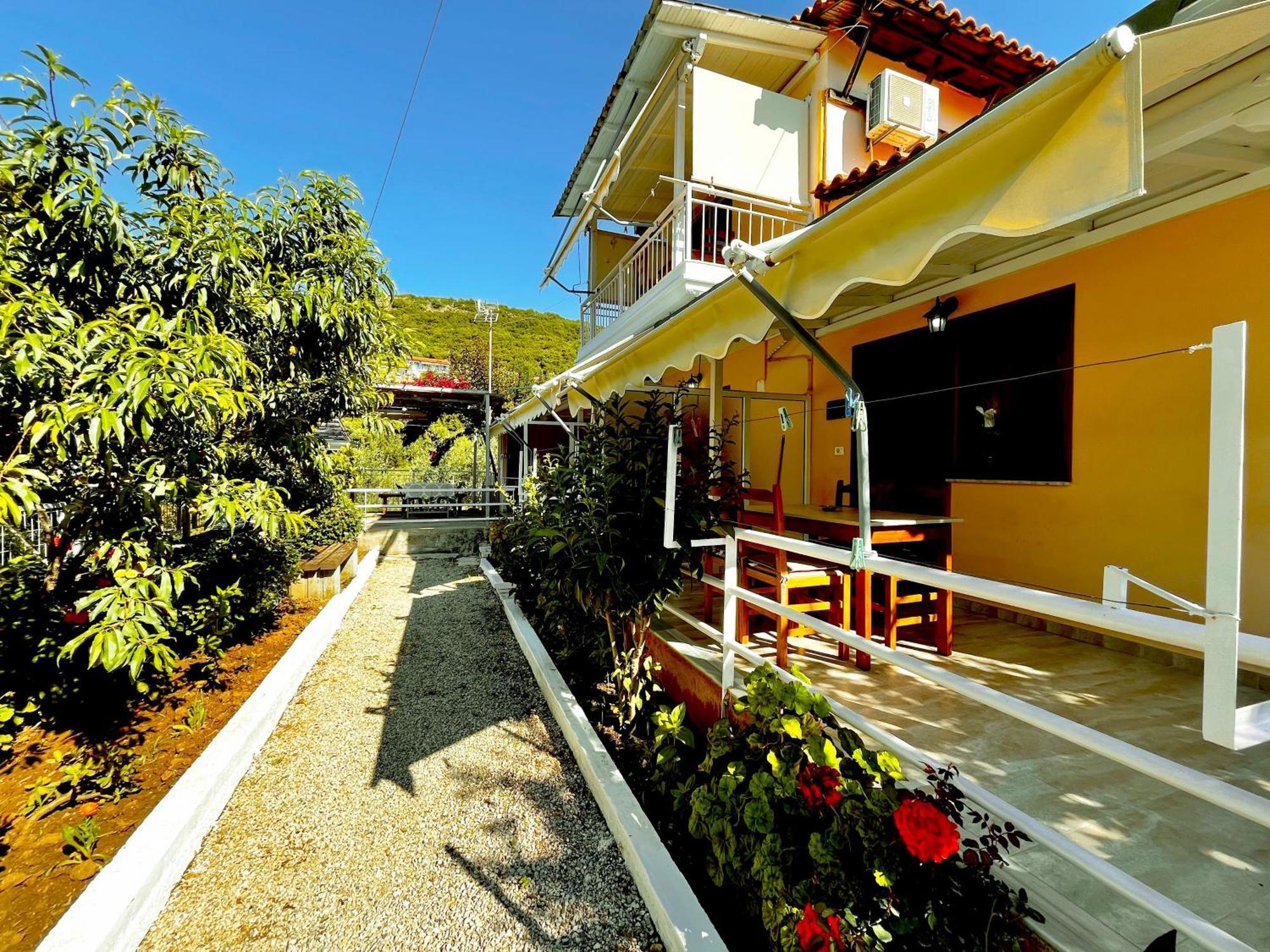 Garden Rooms Himare Exterior photo