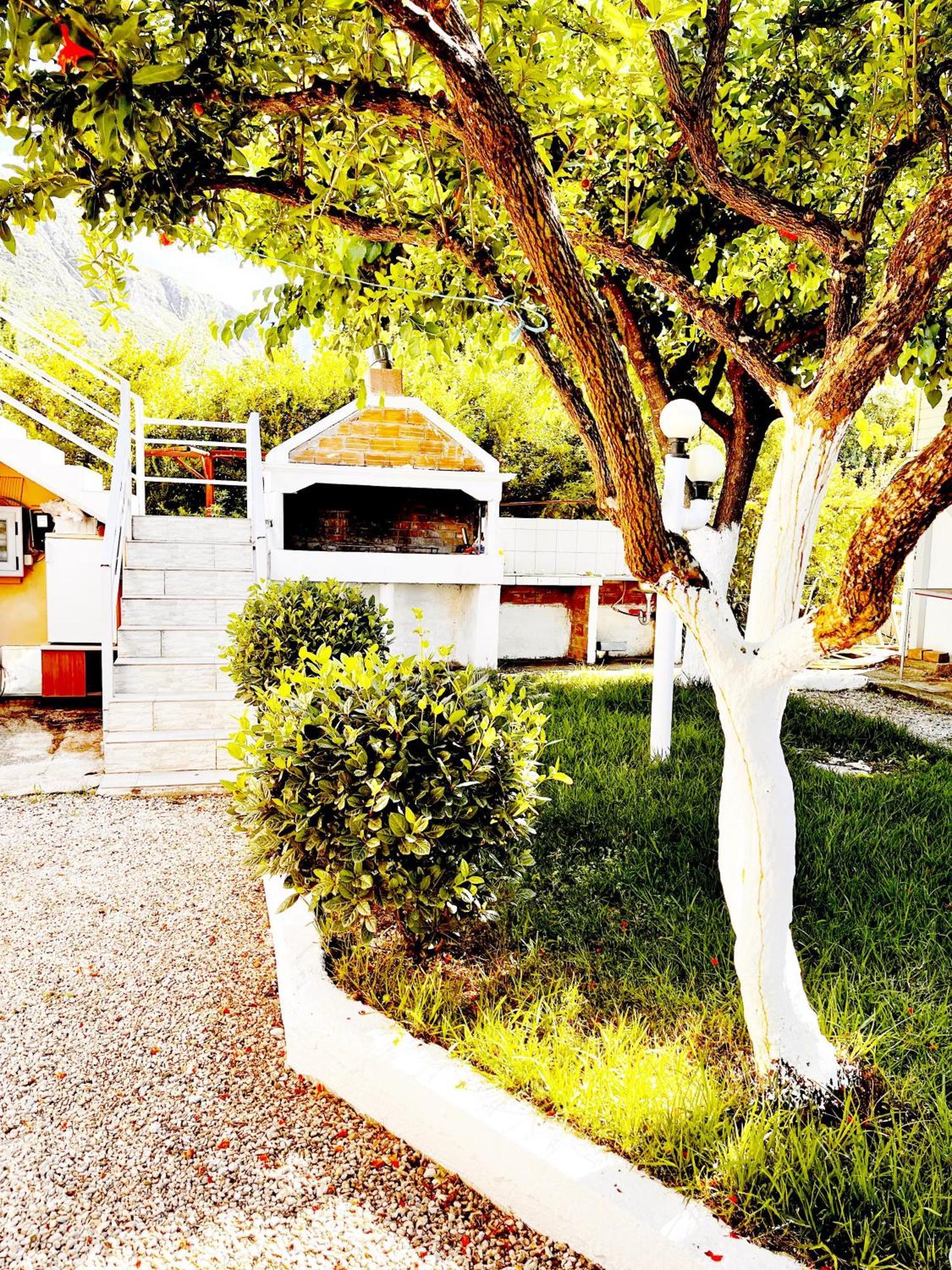 Garden Rooms Himare Exterior photo