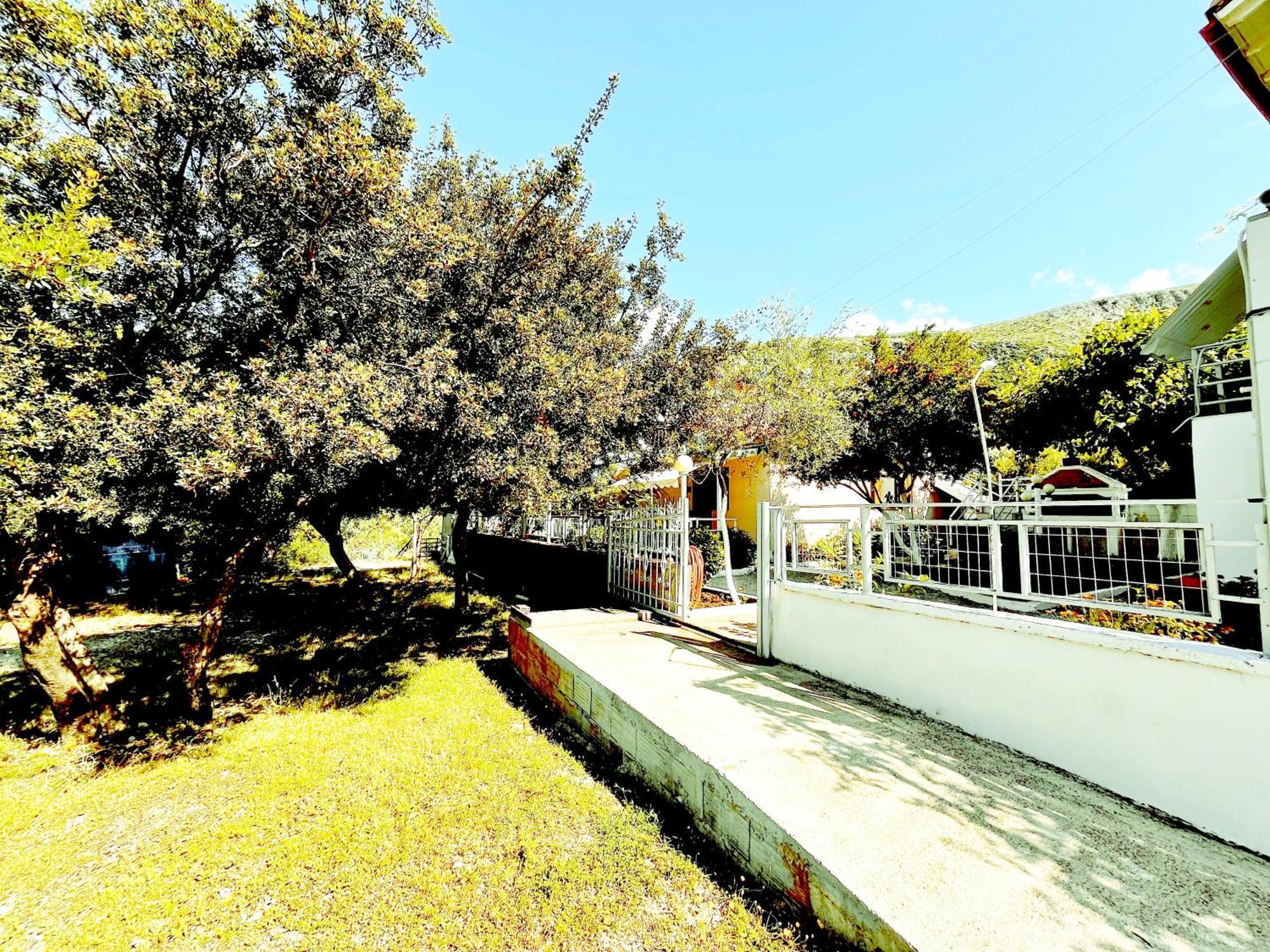 Garden Rooms Himare Exterior photo