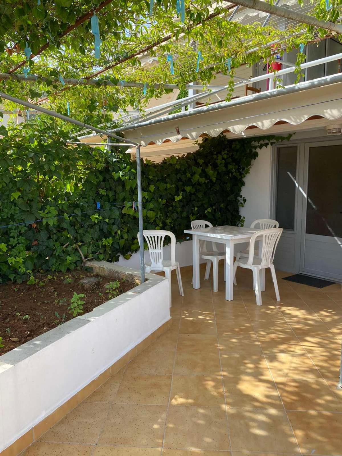 Garden Rooms Himare Exterior photo
